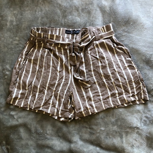 5 One 5 Women’s Taupe and white nautical stripe shorts size small - Picture 1 of 7